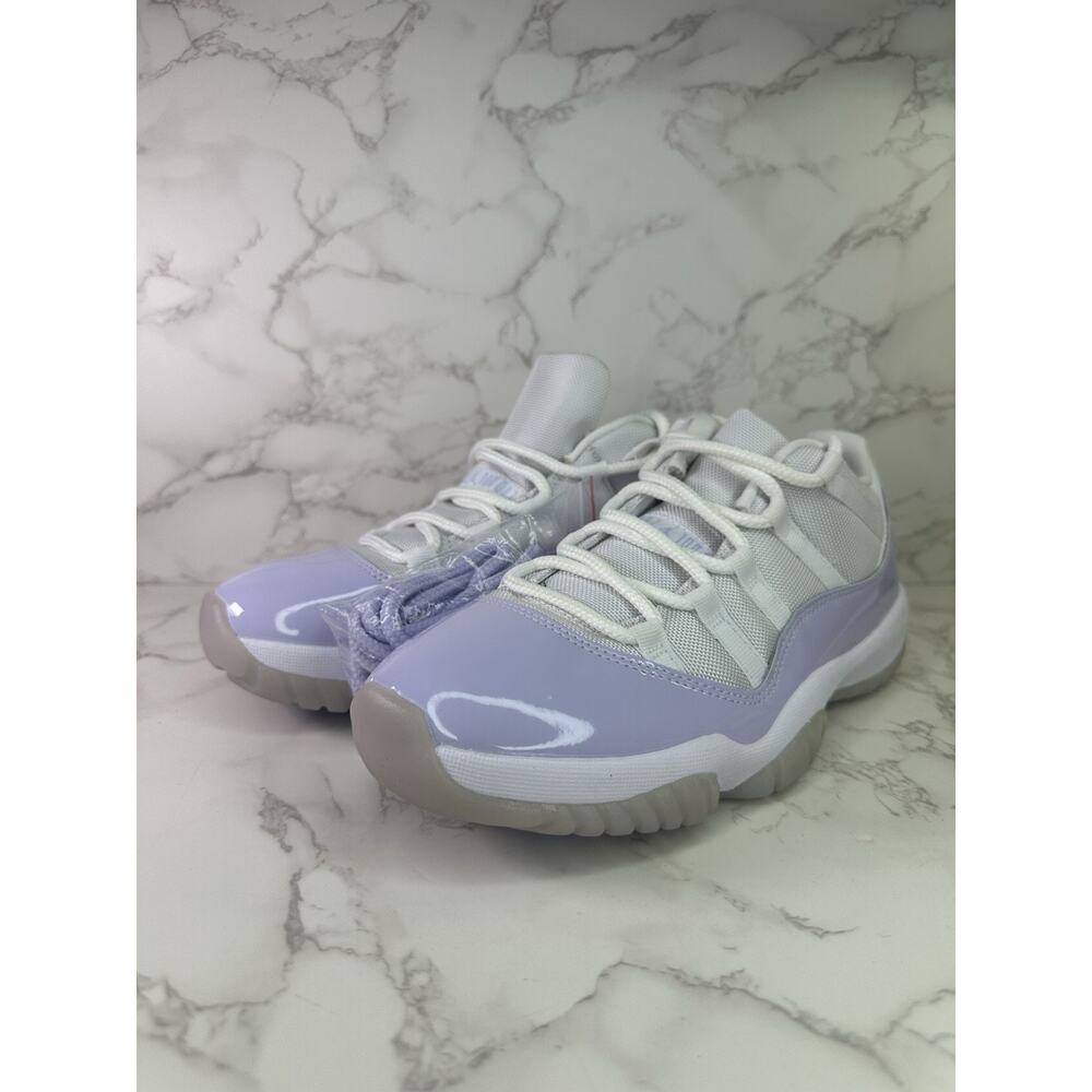 Nike Air Jordan 11 Retro Low Pure Violet Size 9.5 Womens with Receipt AH7860-101